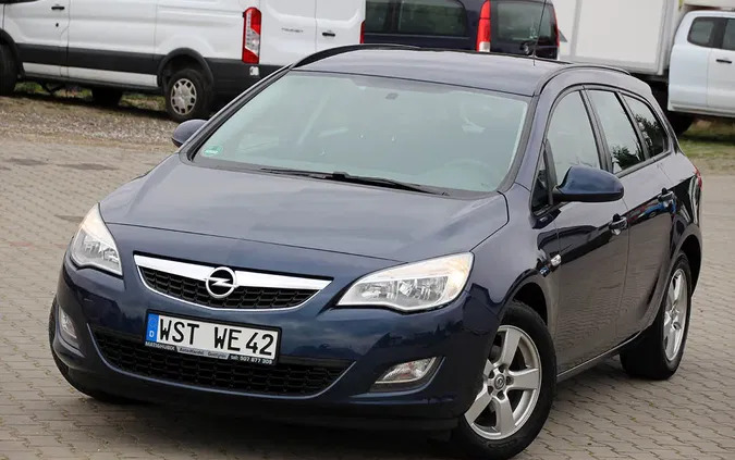 opel Opel Astra cena 16900 przebieg: 204000, rok produkcji 2011 z Gostynin